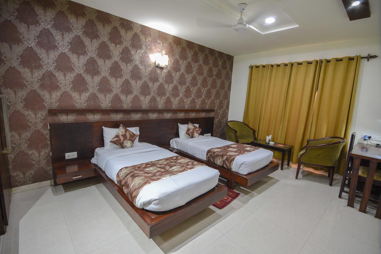Hotel Royal Villas Бопал Екстериор снимка