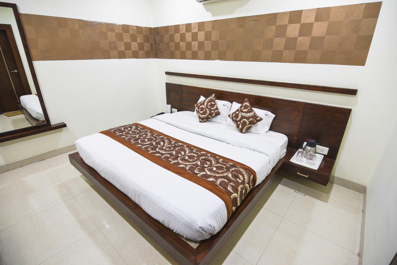 Hotel Royal Villas Бопал Екстериор снимка