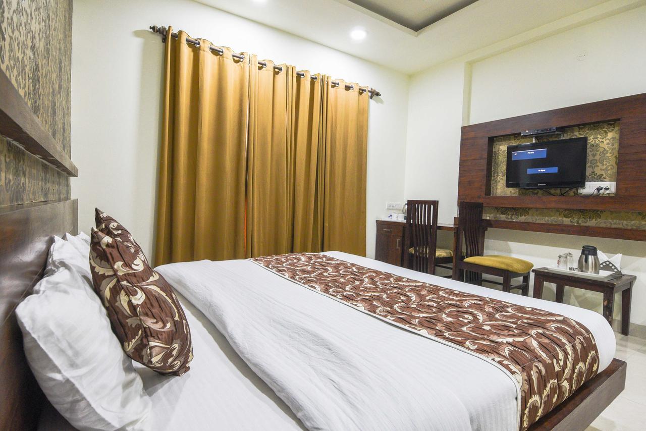 Hotel Royal Villas Бопал Екстериор снимка
