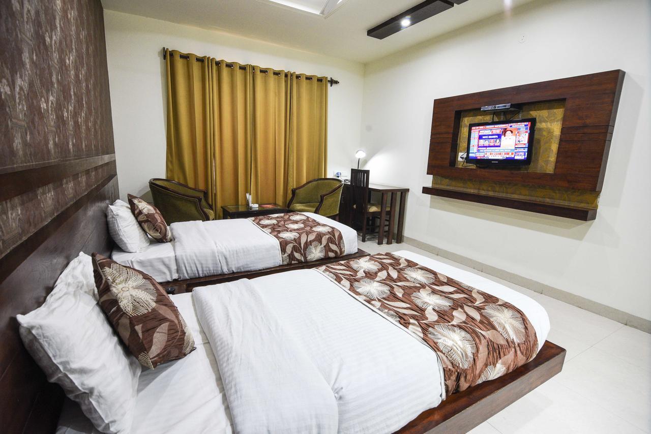 Hotel Royal Villas Бопал Екстериор снимка