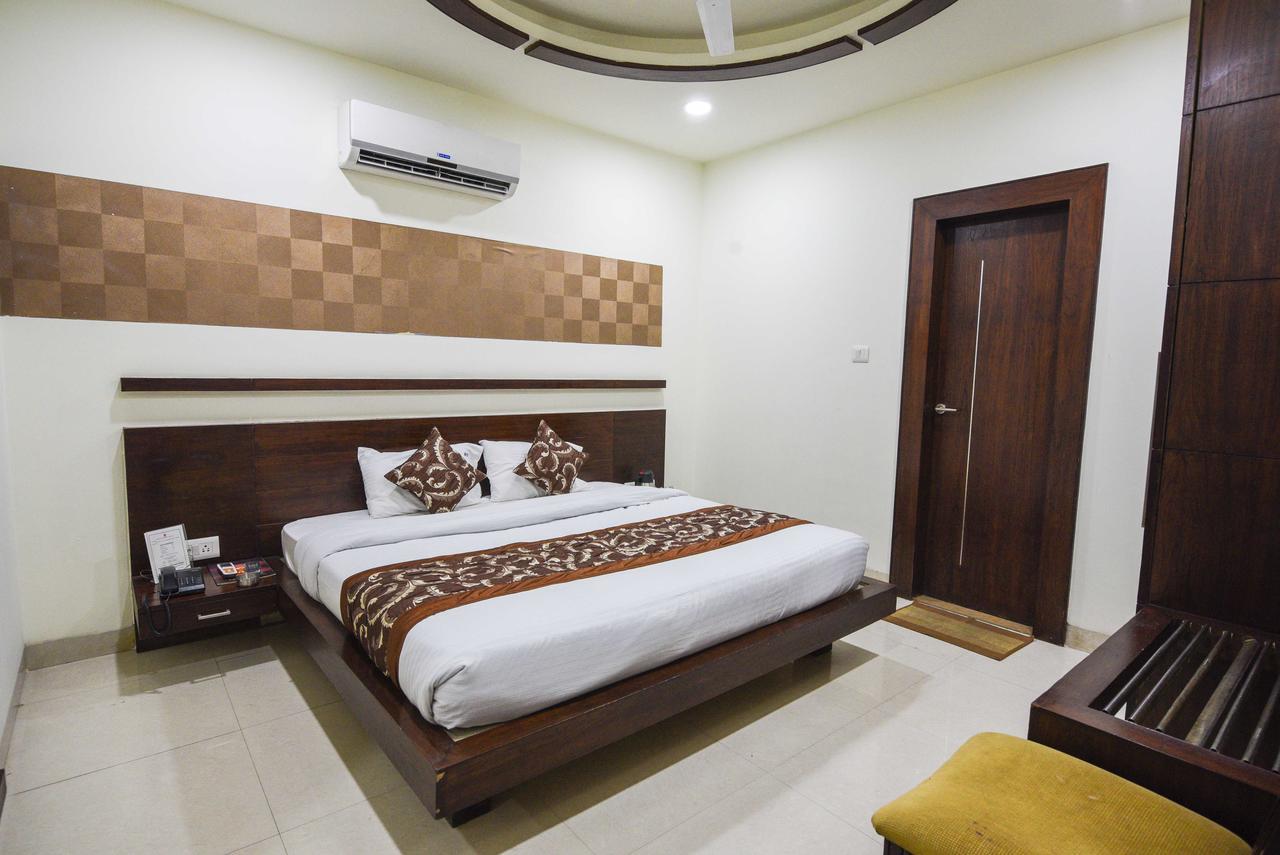 Hotel Royal Villas Бопал Екстериор снимка