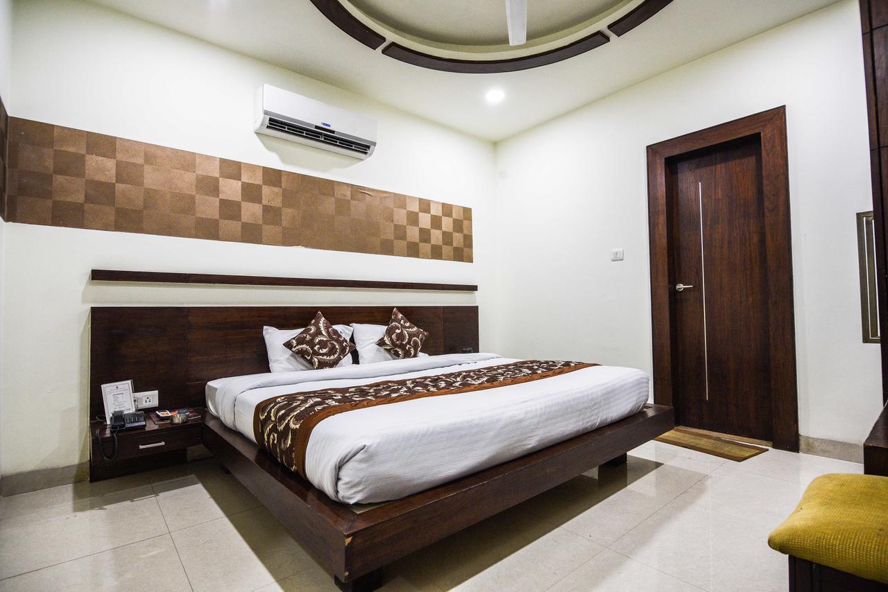 Hotel Royal Villas Бопал Екстериор снимка