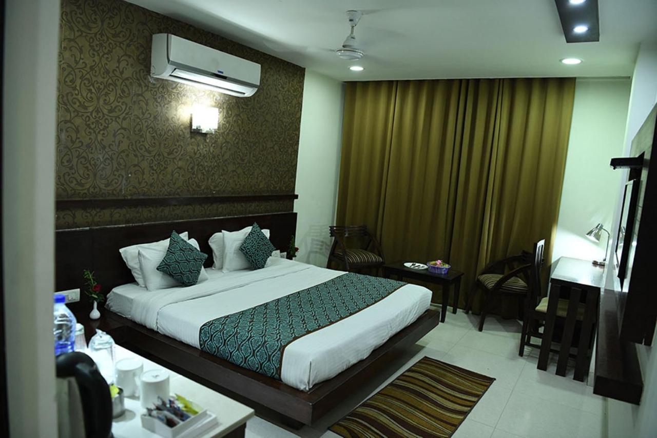 Hotel Royal Villas Бопал Екстериор снимка
