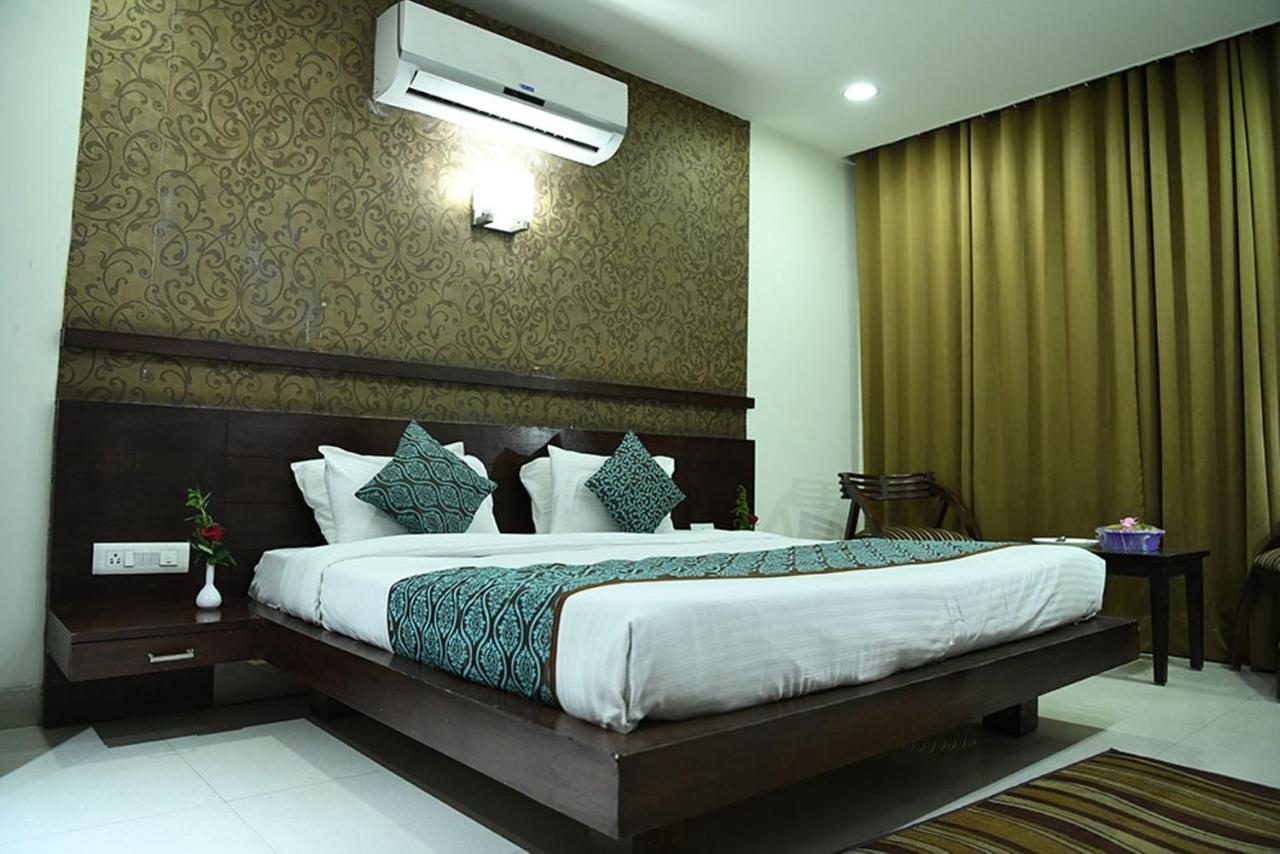Hotel Royal Villas Бопал Екстериор снимка